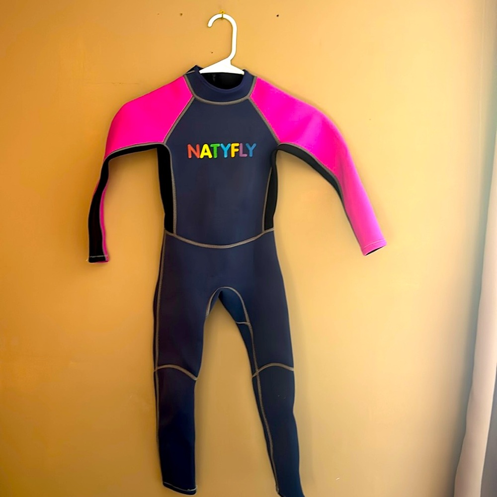 Wetsuit
Used maybe 5 times.
Great shape. Size large, kids.